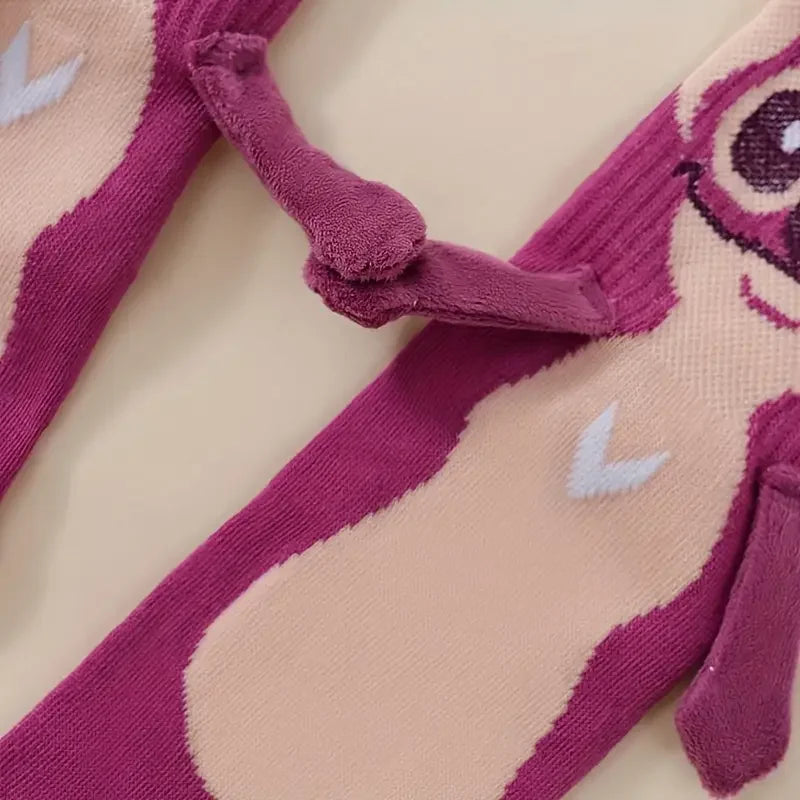 2 pares de calcetines de tubo medio para hombre con punto de dibujos animados novedosos sosteniendo la mano con calcetines de pareja de alto valor personalizados y creativos